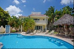 4 BEDROOM DUPLEX HOME NEAR THE BEACH