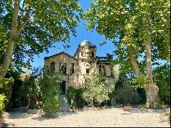 Saint-Remy-de-Provence walking distance with huge park.