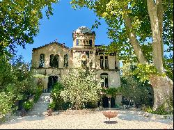 Saint-Remy-de-Provence walking distance with huge park.