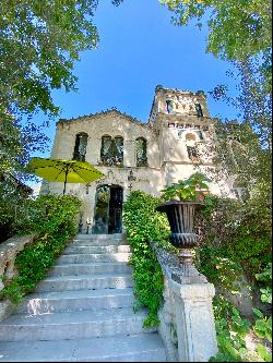 Saint-Remy-de-Provence walking distance with huge park.