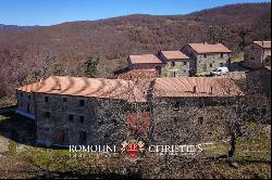 ESTATE WITH HAMLET FOR SALE IN TUSCANY, RENOVATION PROJECT