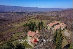 ESTATE WITH HAMLET FOR SALE IN TUSCANY, RENOVATION PROJECT