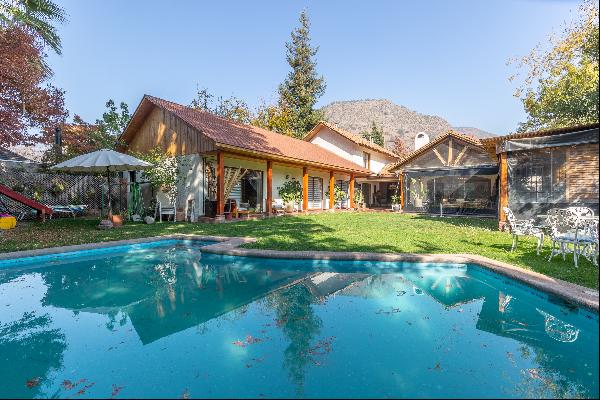 Chilean style house in Valle Monasterio