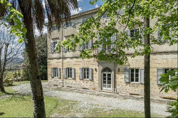 Historic villa with garden, annexes and panoramic views