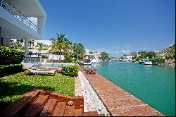 EXCLUSIVE RESIDENCE WITH PRIVATE DOCK