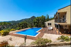 Magnificent villa with tourist license and infinity pool