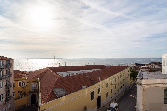 6 bedroom apartment with garden, swimming pool and views of the River Tagus