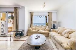 Spacious beachfront townhouse next to the New Golden Mile in Est, Estepona 29680