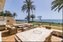 Spacious beachfront townhouse next to the New Golden Mile in Est, Estepona 29680