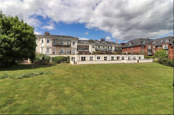 Parkview, 2 Trinity Close, Tunbridge Wells, Kent, TN2 3PP