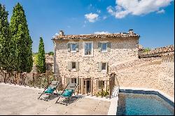 Gordes - Superb hamlet house with swimming pool and outbuildings