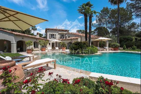 Mougins- Superb villa in a prestigious gated domain