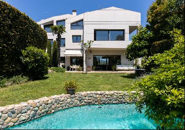 Charming avant-garde villa. An oasis of privacy and elegance in Alella.
