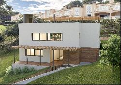 Beautiful new construction project with views and proximity to the sea