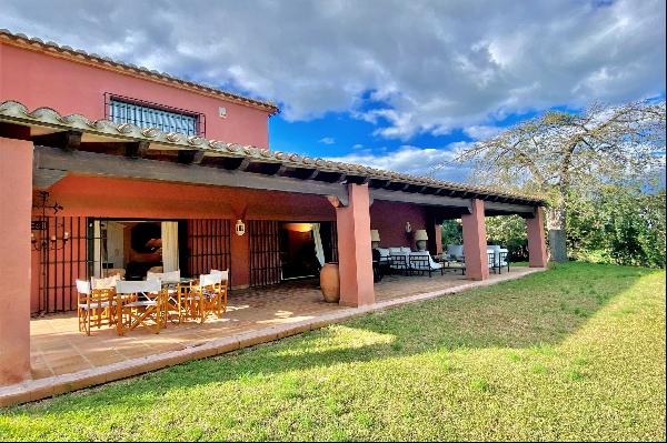 Mediterranean finca with pool and fantastic views of the Montgó Natural Park