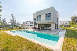 Pozuelo Luxury Villa with Pool