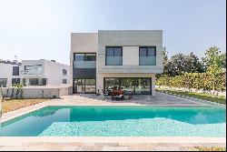 Pozuelo Luxury Villa with Pool