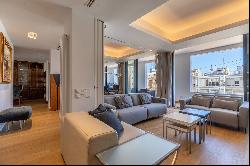 Grand newly refurbished apartment with terrace