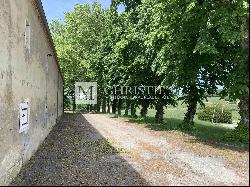 For sale at Sainte Foy La Grande, Magnificent 19th century castle to renovate in part