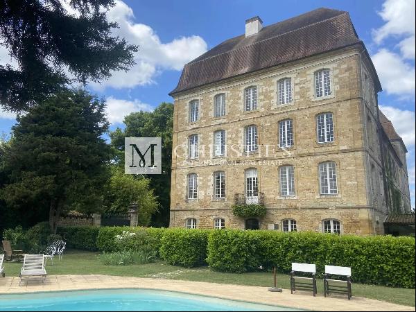 For Sale 18th century Dordogne château with pool