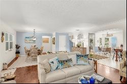 713 Royal Palm Place, Vero Beach FL 32960