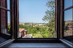 Elegant apartment in a historical palace in Siena