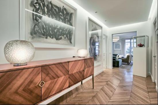 APARTMENT 8th (Golden Triangle - Parc Monceau)