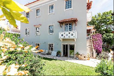 Excellent six bedroom home situated in the centre of the village of Paço de Arcos.