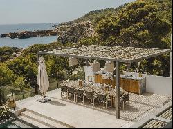 Secluded Seafront Luxury Villa