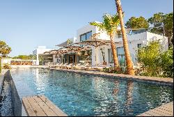 Stunning sea front villa in the private community of Roca Lisa with access to th