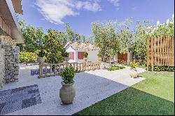 Majestic villa with large plot in Terramar (Sitges)
