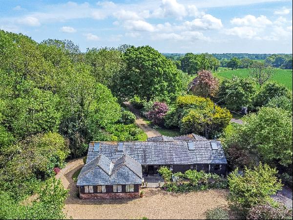 Brick Kiln Farm Barn is a spacious barn conversion with a detached annexe set in a stunnin