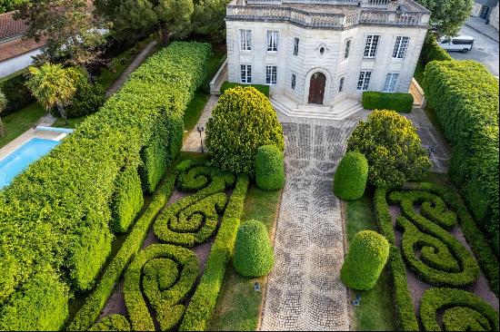 CHARMING PROPERTY BETWEEN LA ROCHELLE AND ROYAN, BY THE SEA.