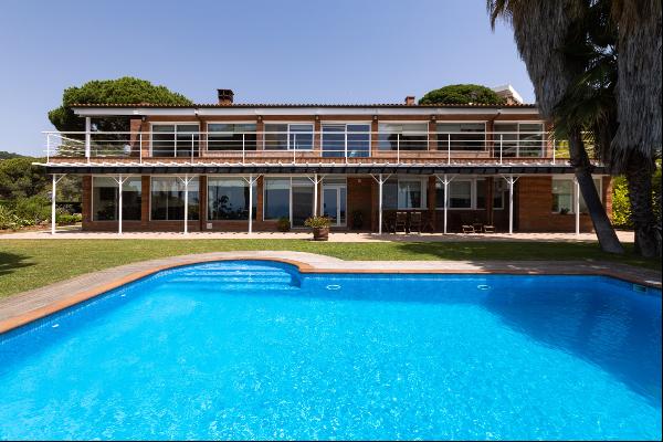 Villa with pool in an unbeatable location