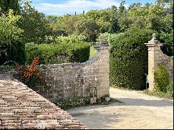 Uzès: Historical property from the 18th-century and its park, 5 minutes from the Place au