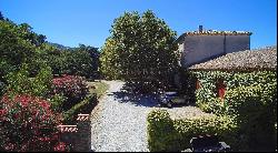 91 ha wine growing charming property in the Aude with houses and buildings