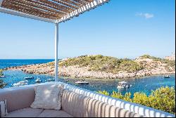 Charming seafront Villa for rent overlooking the tranquil bay of Portinatx