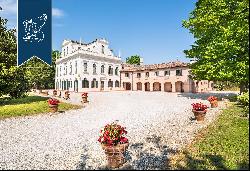 Estate of great historical prestige for sale in the leafy Venetian countryside