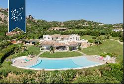 Luxurious, spectacular estate with an infinity pool and a view of the MAddalena archipelag