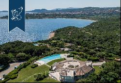 Luxurious, spectacular estate with an infinity pool and a view of the MAddalena archipelag