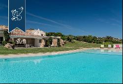 Luxurious, spectacular estate with an infinity pool and a view of the MAddalena archipelag