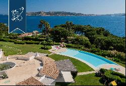 Luxurious, spectacular estate with an infinity pool and a view of the MAddalena archipelag