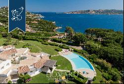 Luxurious, spectacular estate with an infinity pool and a view of the MAddalena archipelag