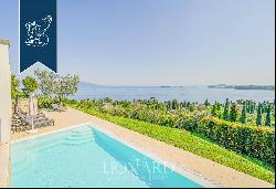 Charming villa in an exclusive panoramic position above Lake Garda