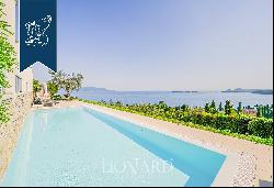 Charming villa in an exclusive panoramic position above Lake Garda