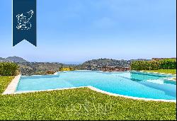 Estate in an elegant modern style a few steps away from the coast of San Felice Circeo, in