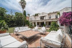 Elegant family villa with separate apartment in La Carolina, Mar, Marbella 29602