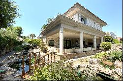 Classic large villa with garden close to the beach in Cambrils