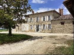 For sale at Sauveterre de Guyenne, vineyard estate of 109ha of vines, AOC Bordeaux