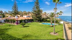 Beachfront villa with direct access to the Estepona promenade on, Estepona 29680